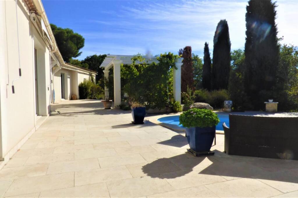 Ibis - Villa Avec Piscine, Jardin Et Parking Arles Eksteriør billede